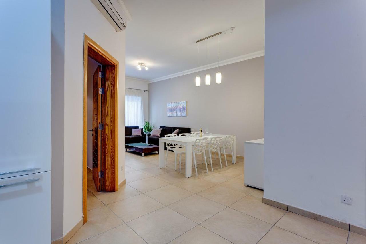Gorgeous Apartment With Terrace In Fort Cambridge, Pool Sliema Ngoại thất bức ảnh