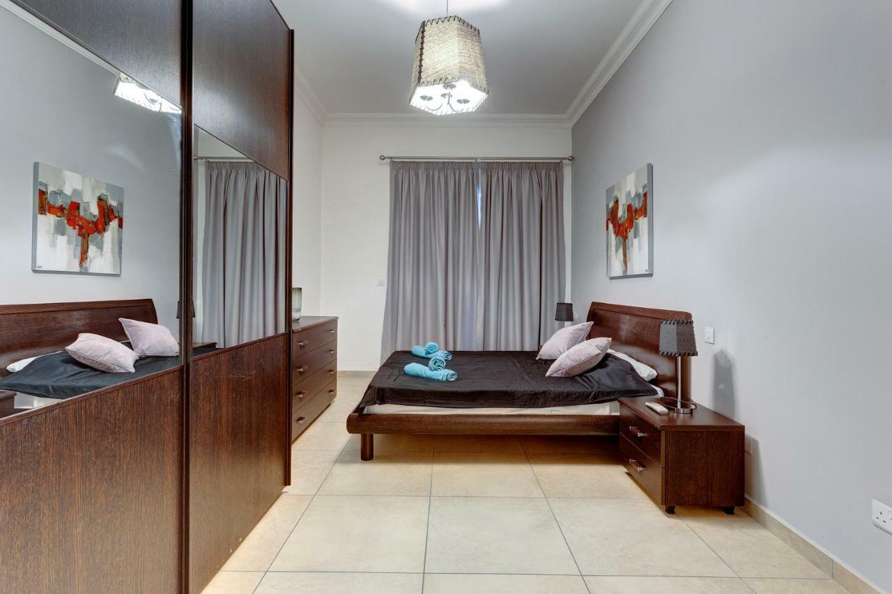 Gorgeous Apartment With Terrace In Fort Cambridge, Pool Sliema Ngoại thất bức ảnh