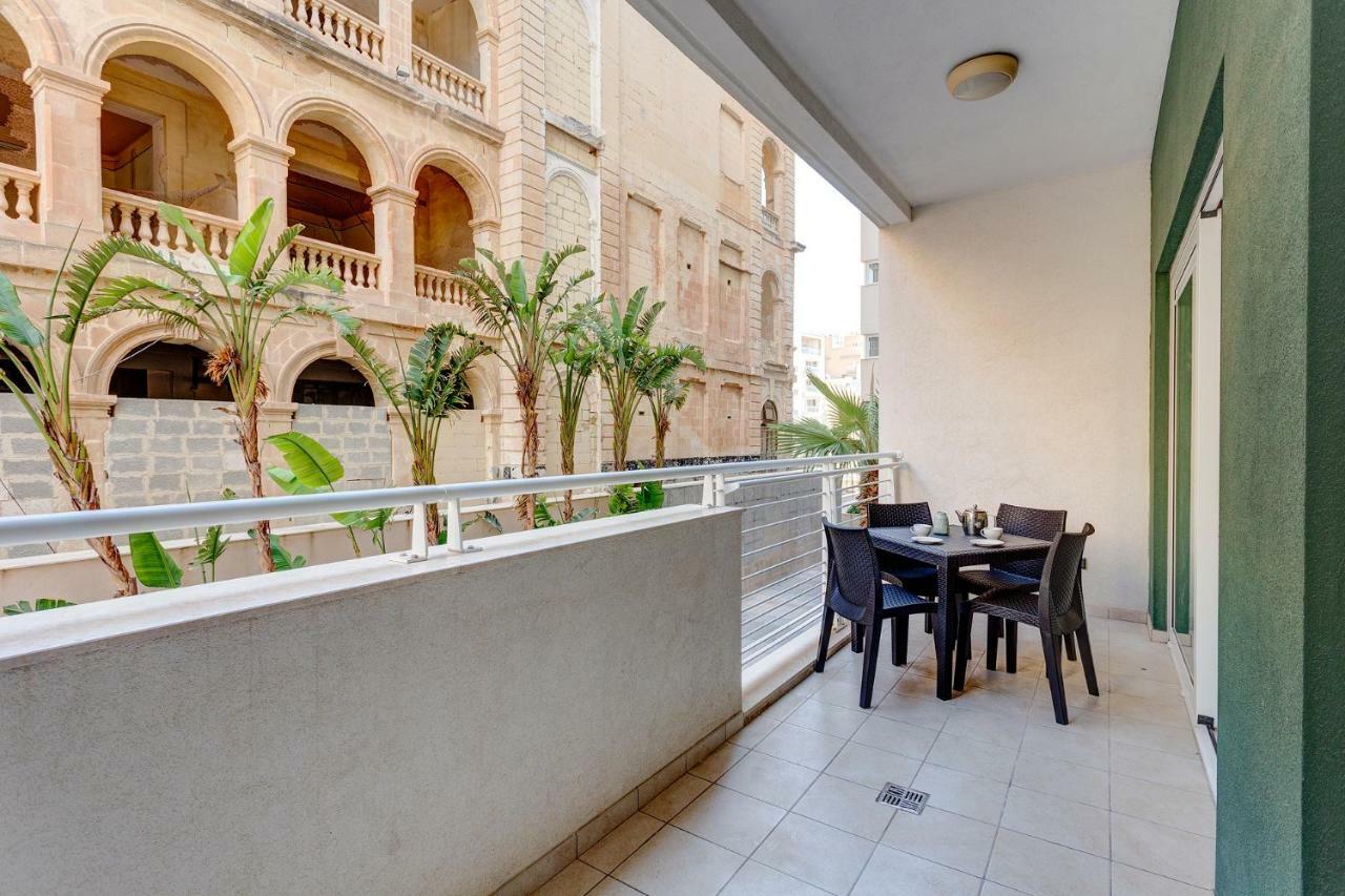 Gorgeous Apartment With Terrace In Fort Cambridge, Pool Sliema Ngoại thất bức ảnh