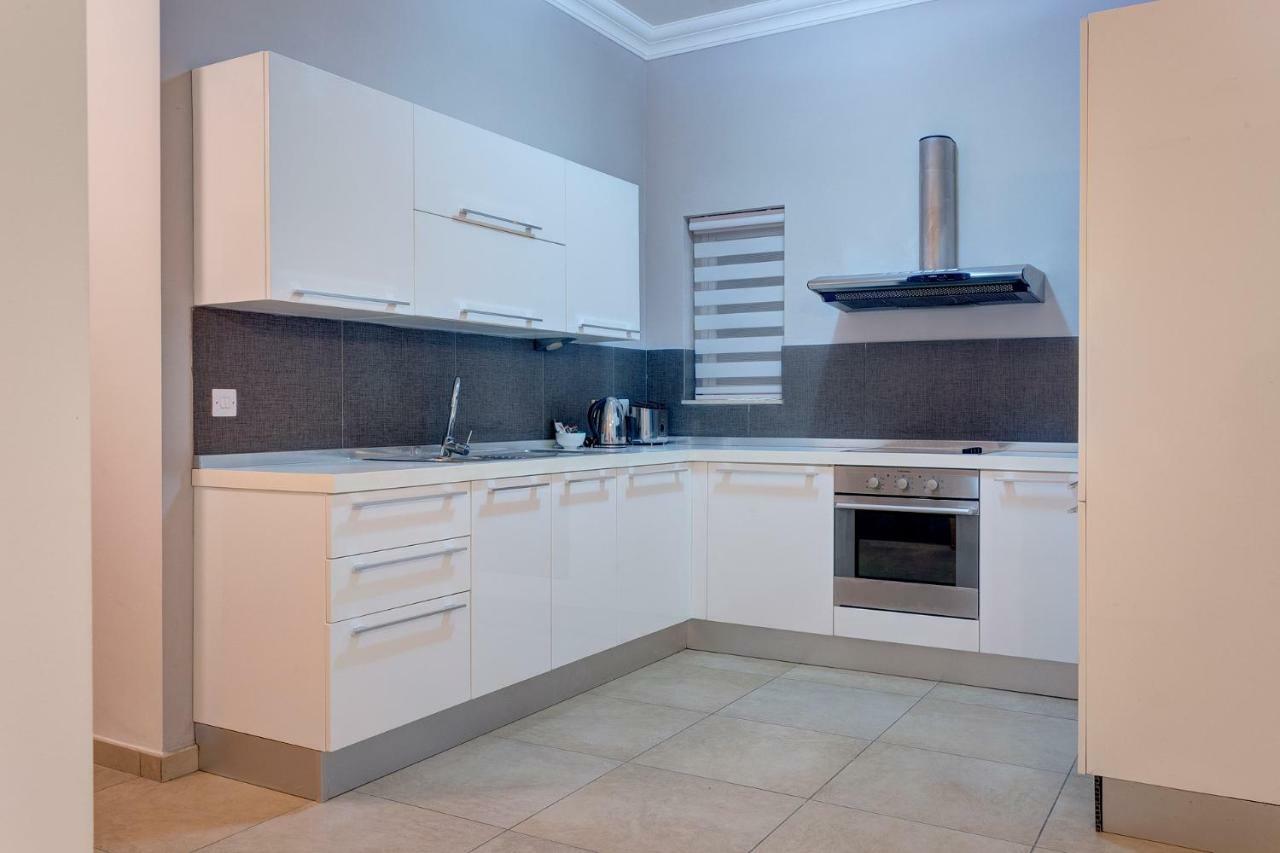 Gorgeous Apartment With Terrace In Fort Cambridge, Pool Sliema Ngoại thất bức ảnh