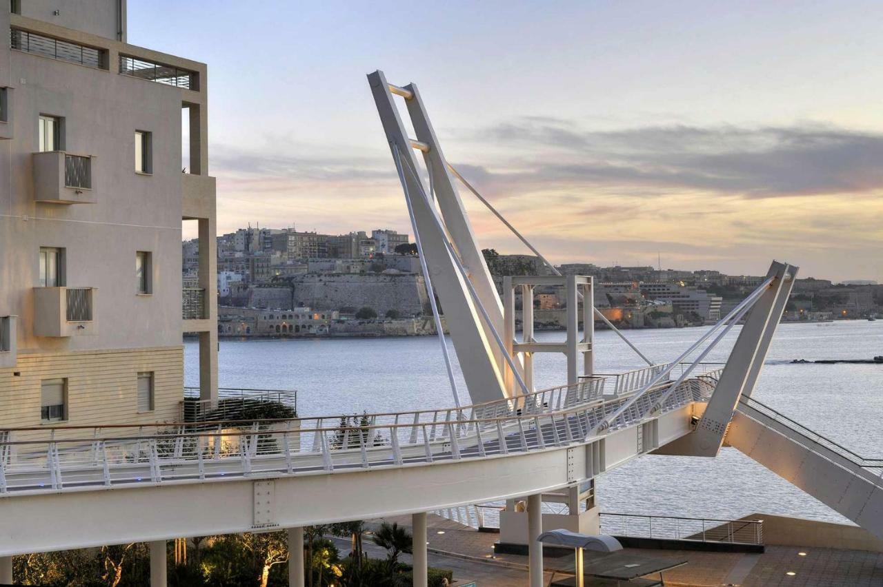 Gorgeous Apartment With Terrace In Fort Cambridge, Pool Sliema Ngoại thất bức ảnh